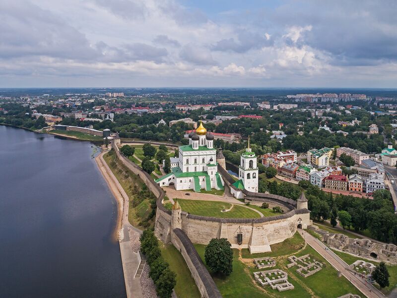 Tiedosto:Pskov asv07-2018 Kremlin aerial1.jpg